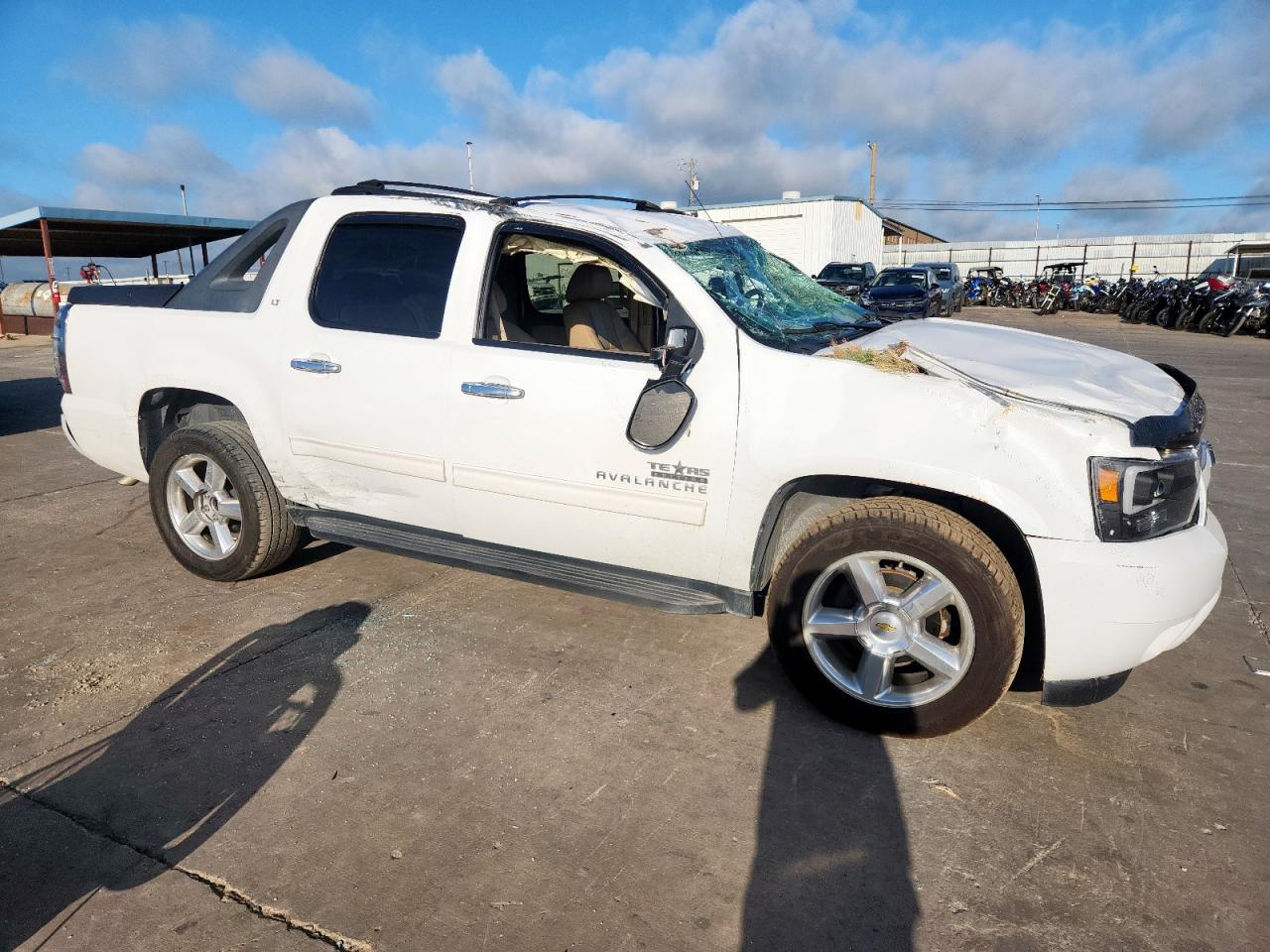 CHEVROLET AVALANCHE 2011 VIN 3GNMCFE00BG358631 photo 4