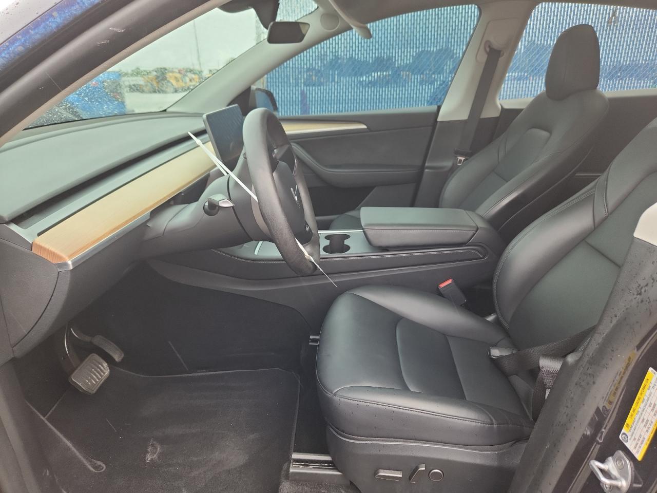 2024 Tesla Model Y VIN: 7SAYGDEE6RA237987 Lot: 63019505