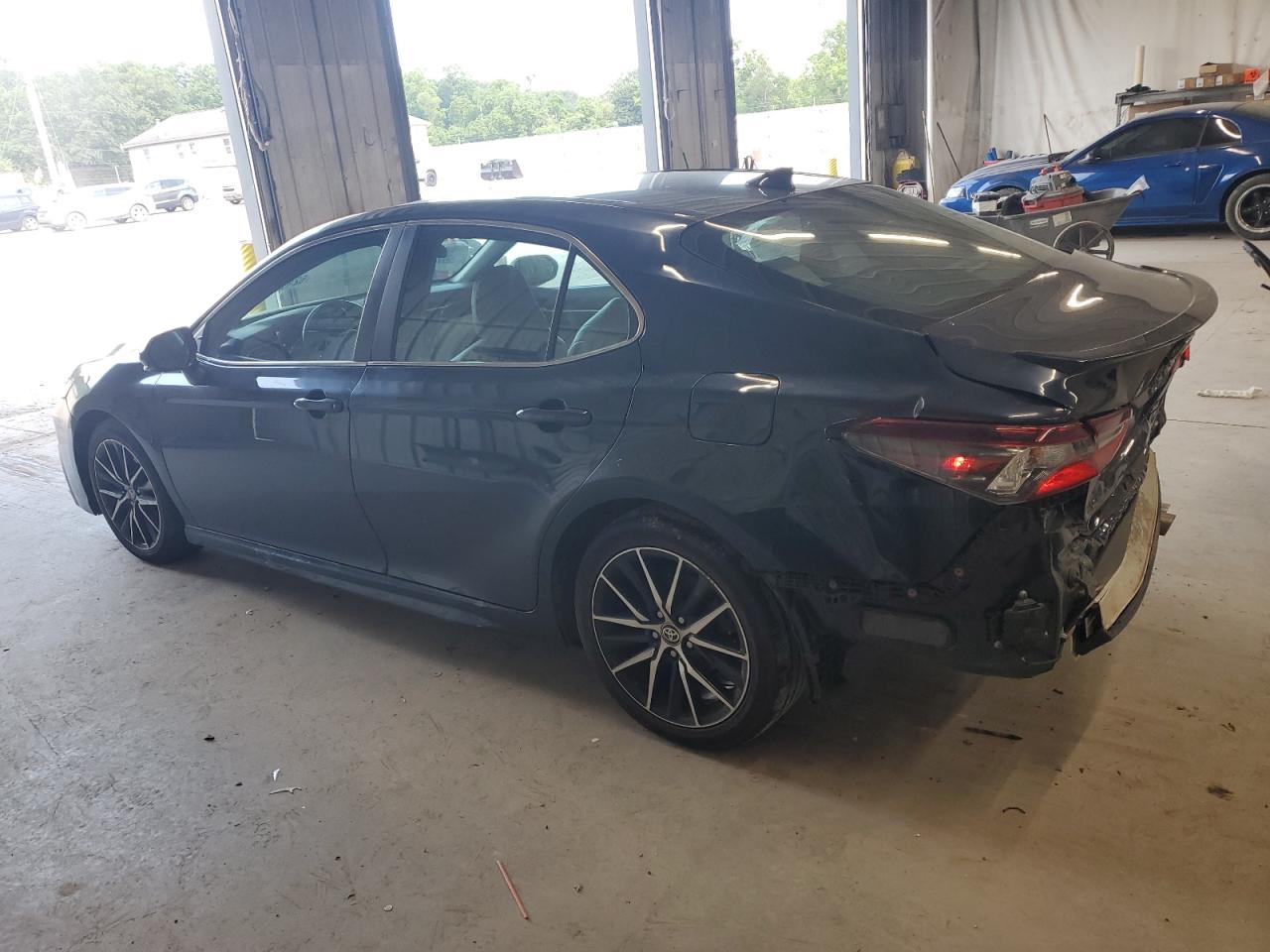 TOYOTA CAMRY 2021 VIN 4T1G11BK3MU037764 zdjęcie 2