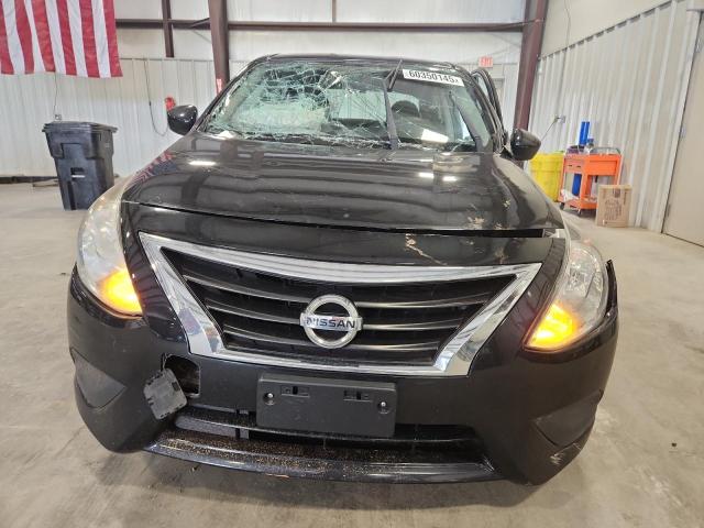  NISSAN VERSA 2018 Чорний
