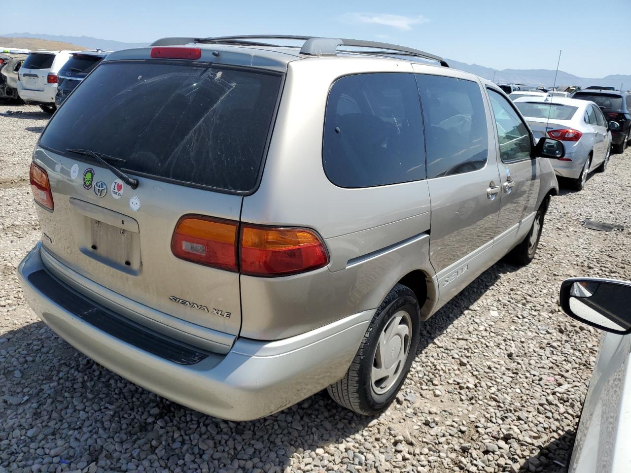 TOYOTA All Models 2000 VIN 4T3ZF13C3YU292655 zdjęcie 3