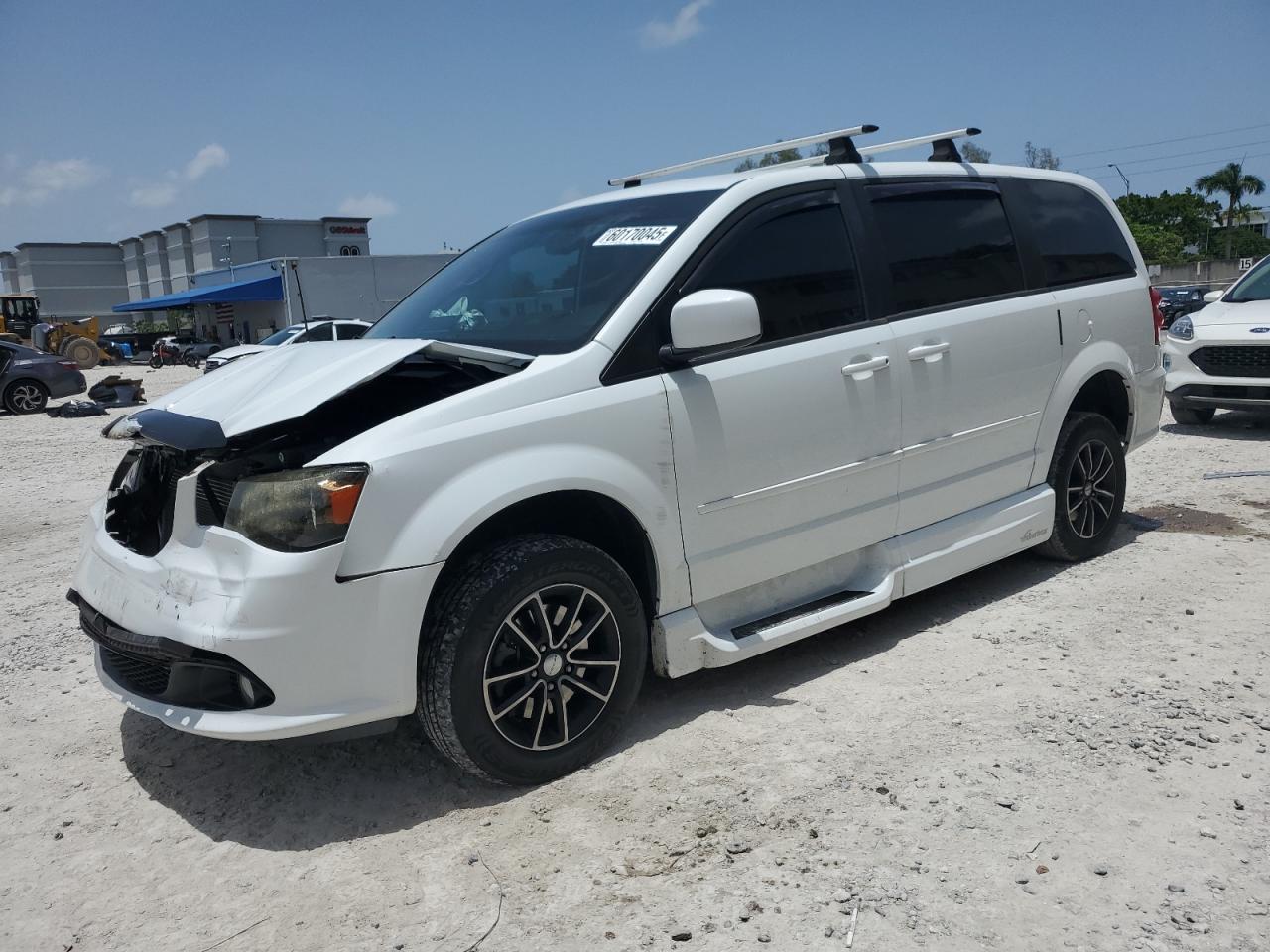 2015 Dodge Grand Caravan Sxt იყიდება Opa Locka-ში, FL - Front End