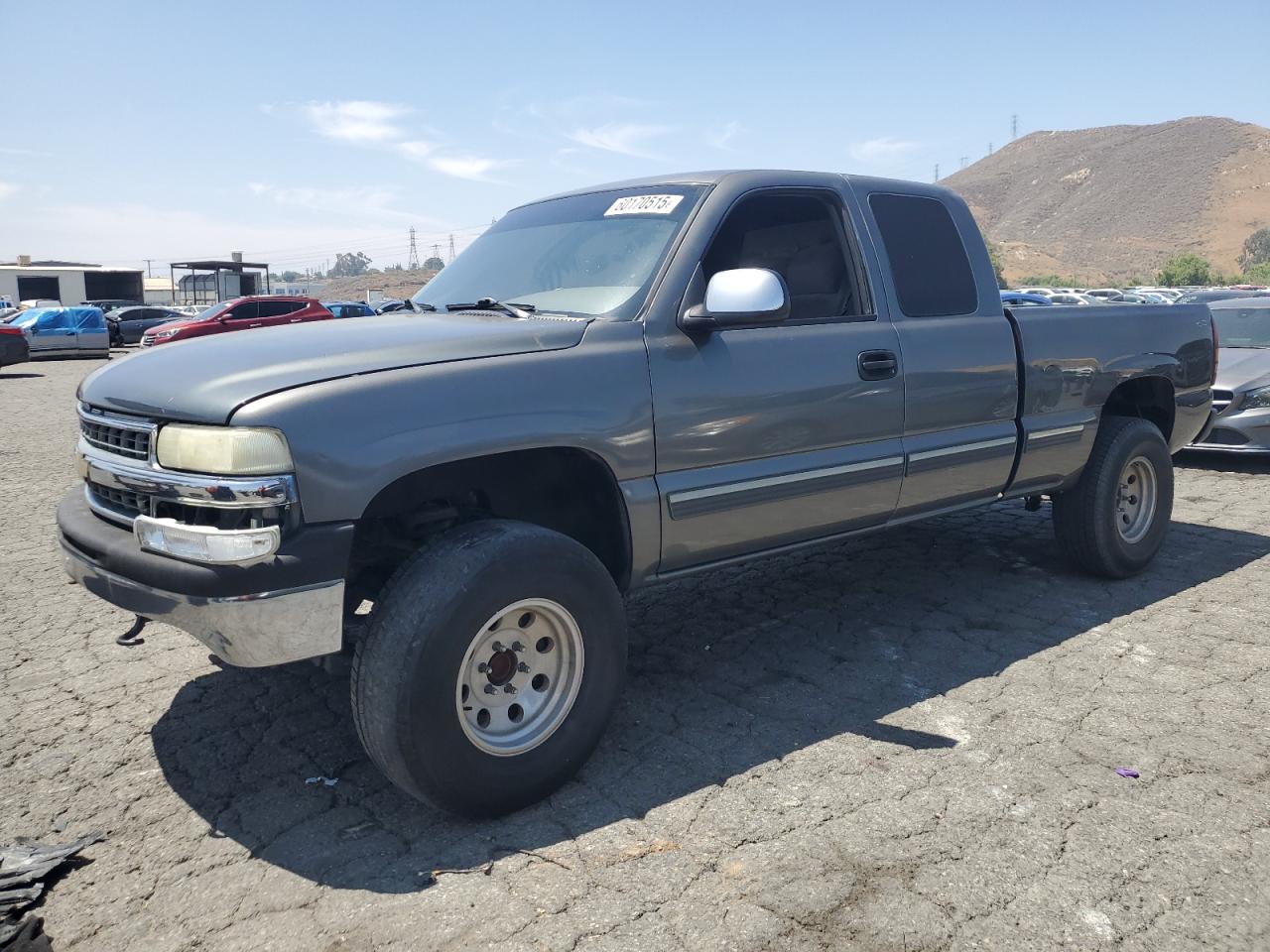 2000 Chevrolet Silverado C1500 იყიდება Colton-ში, CA - Front End