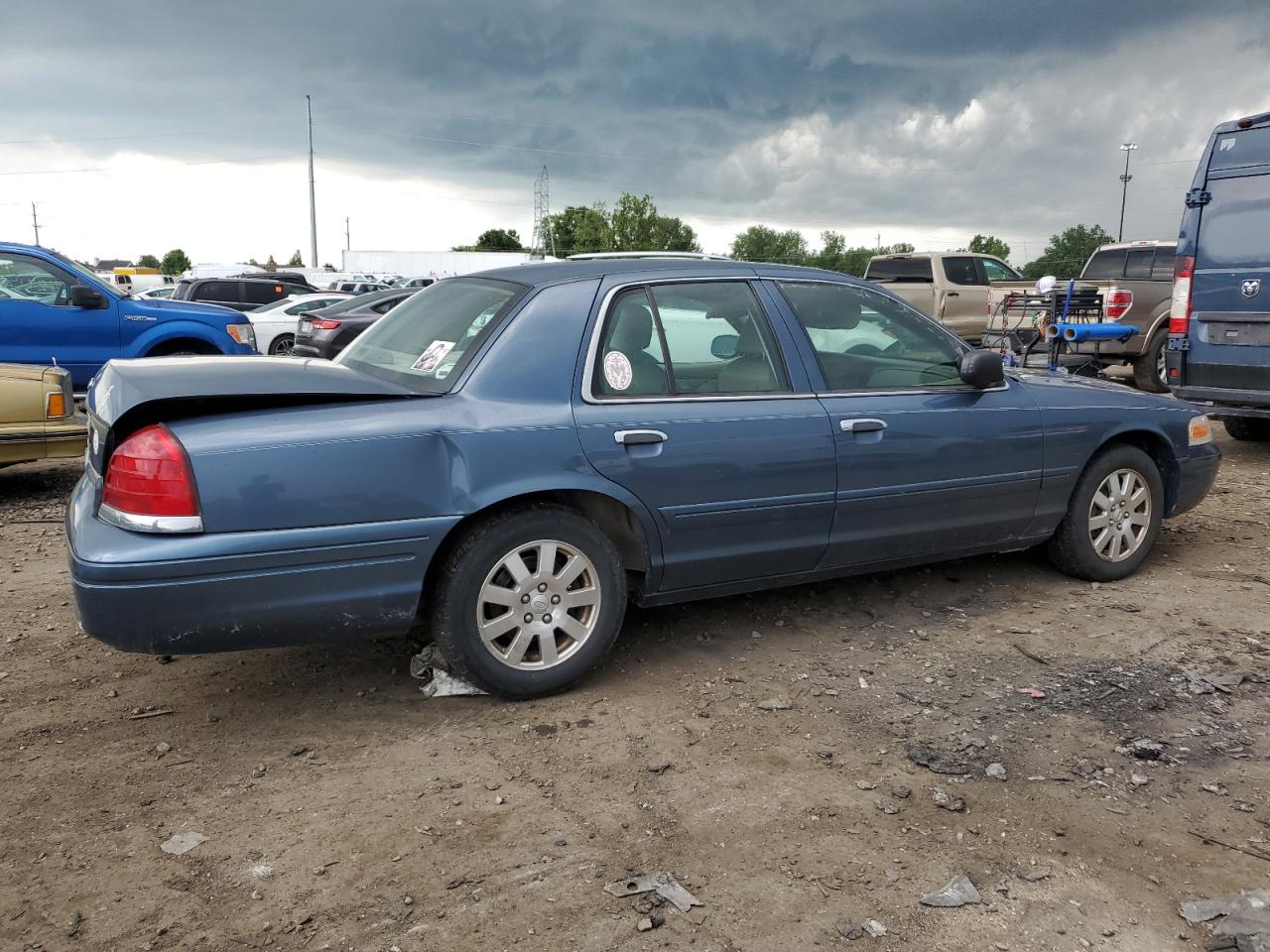 FORD CROWN VIC 2008 VIN 2FAFP74VX8X104034 zdjęcie 3