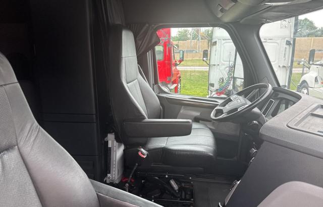 2019 FREIGHTLINER CASCADIA 126   