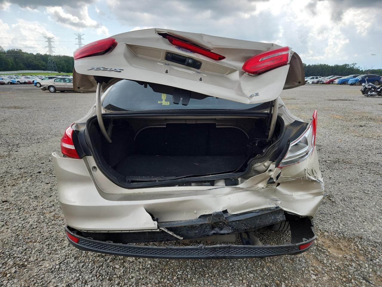 2017 Ford Focus Se VIN: 1FADP3F2XHL244293 Lot: 63210805