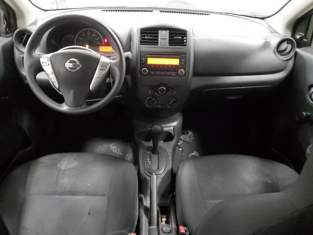 Седани NISSAN VERSA 2015 Сріблястий