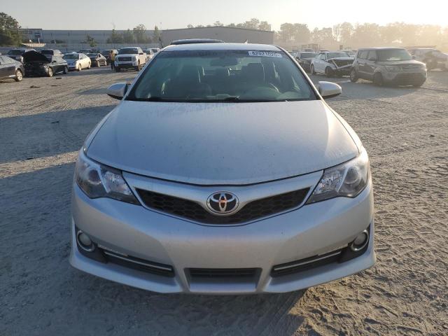  TOYOTA CAMRY 2014 Серебристый