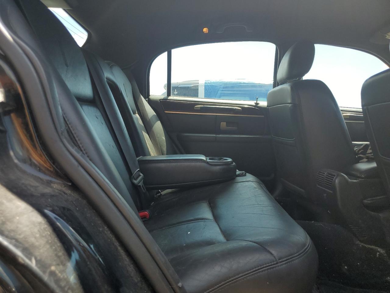2010 Lincoln Town Car Signature Limited VIN: 2LNBL8CV1AX624619 Lot: 61801065