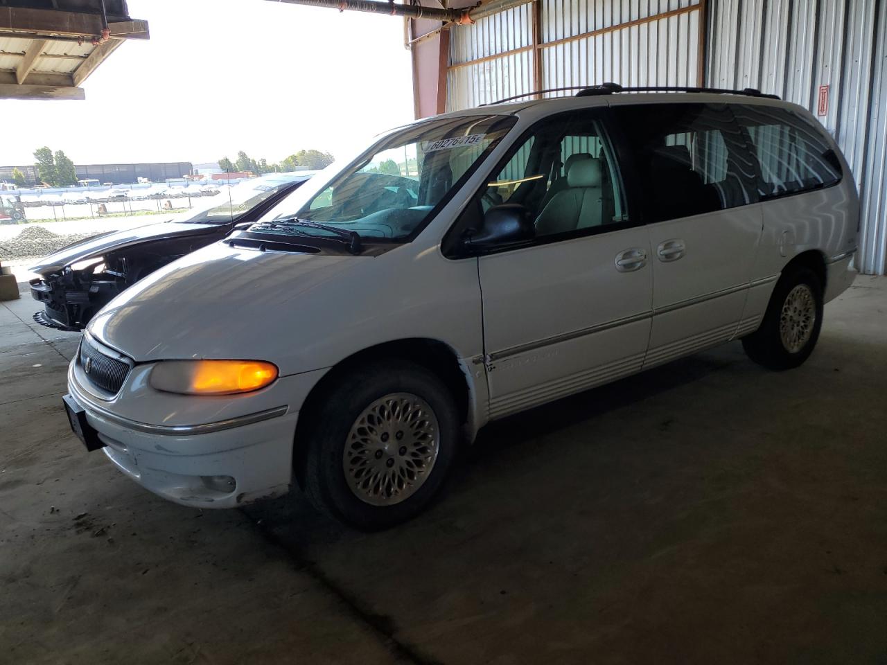 1997 Chrysler Town & Country Lxi for Sale in American Canyon, CA - Rear End