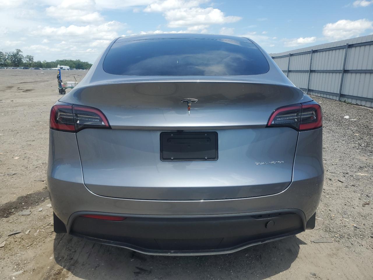 2024 Tesla Model Y VIN: 7SAYGDEE4RA332726 Lot: 61757135
