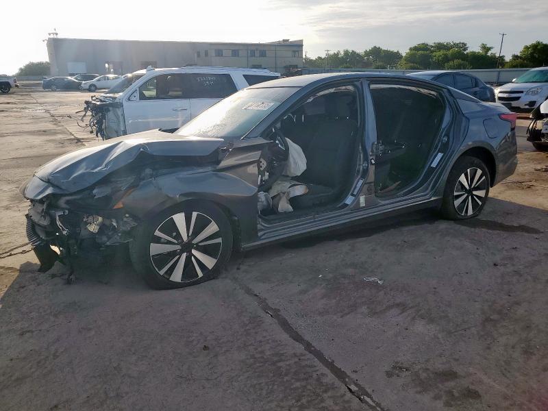 2023 Nissan Altima Sv