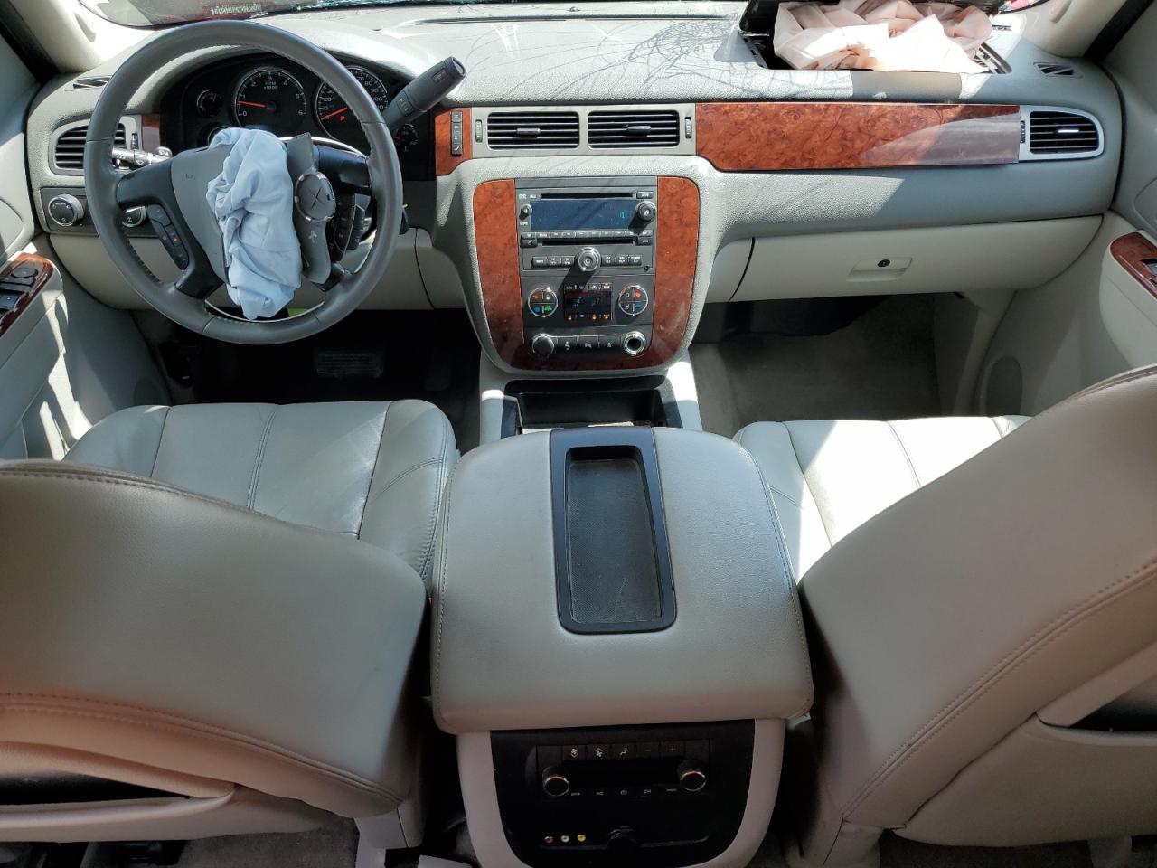 2010 Chevrolet Suburban K1500 Lt VIN: 1GNUKJE30AR244983 Lot: 61648495