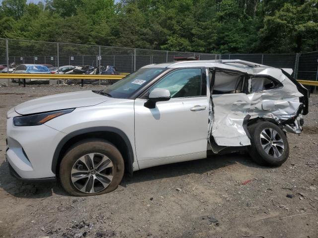 TOYOTA HIGHLANDER 2022 Белы