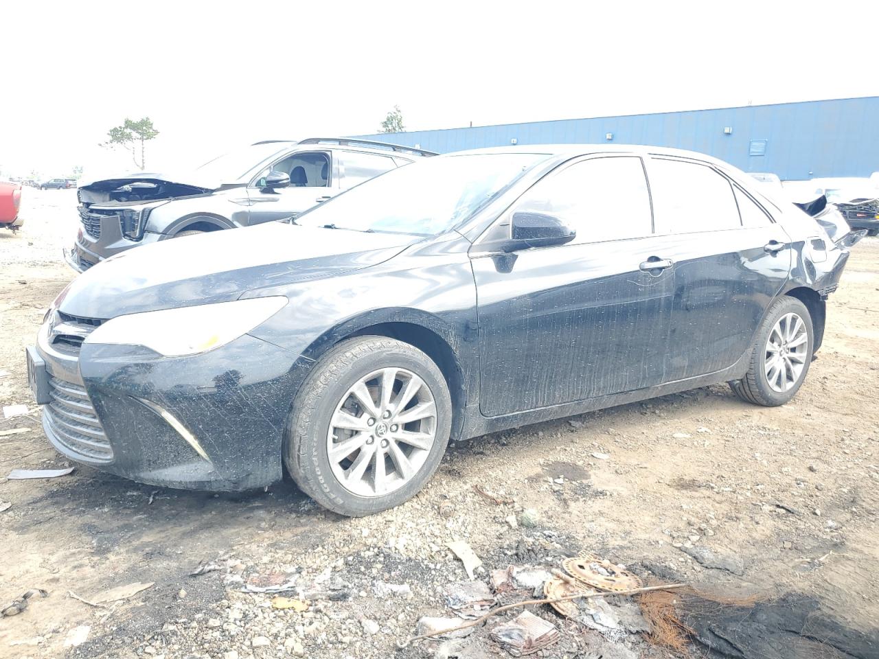 2016 Toyota Camry Le продається в Woodhaven, MI - Rear End