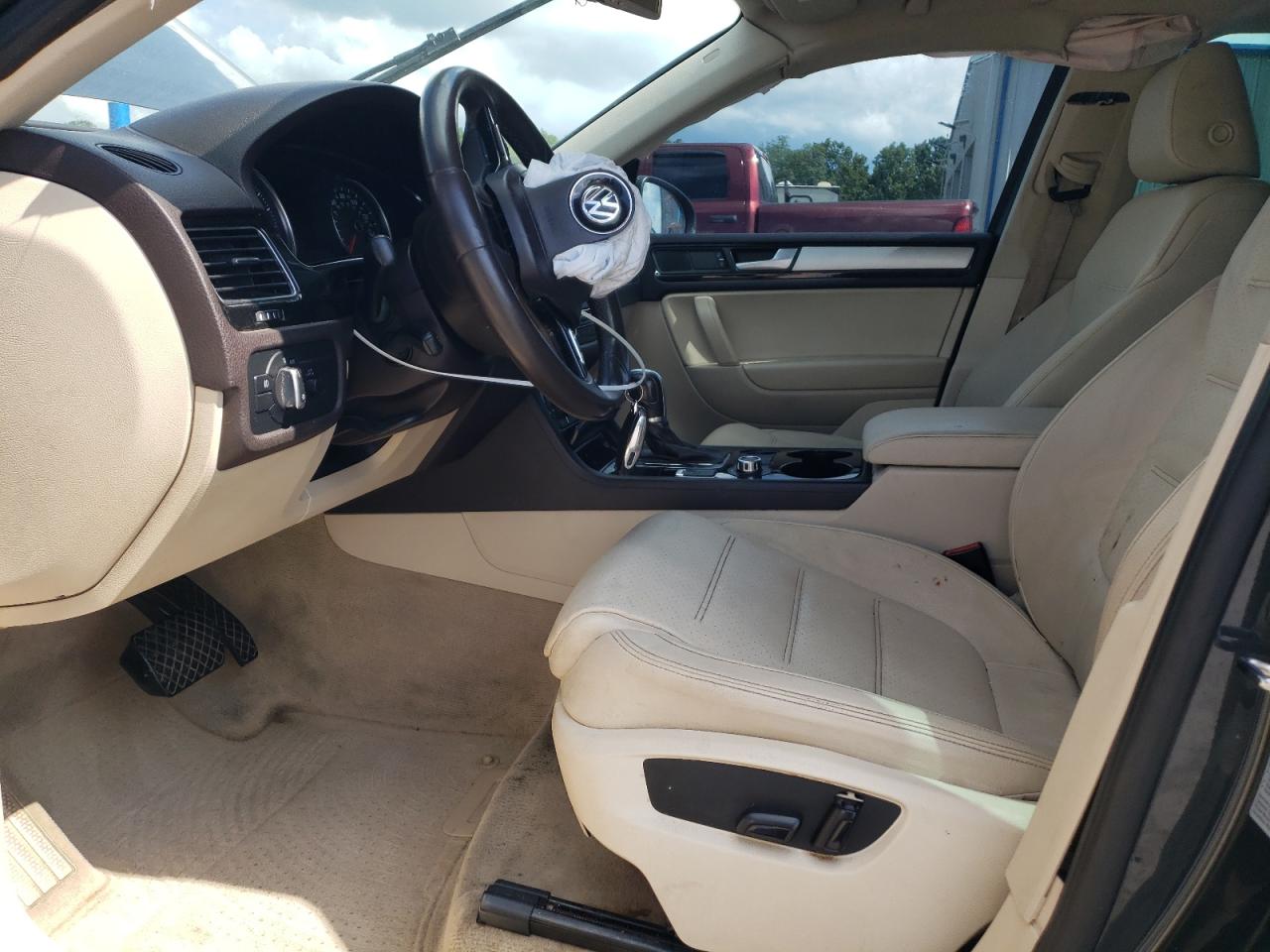 2013 Volkswagen Touareg V6 Tdi VIN: WVGEP9BP2DD012130 Lot: 61553095