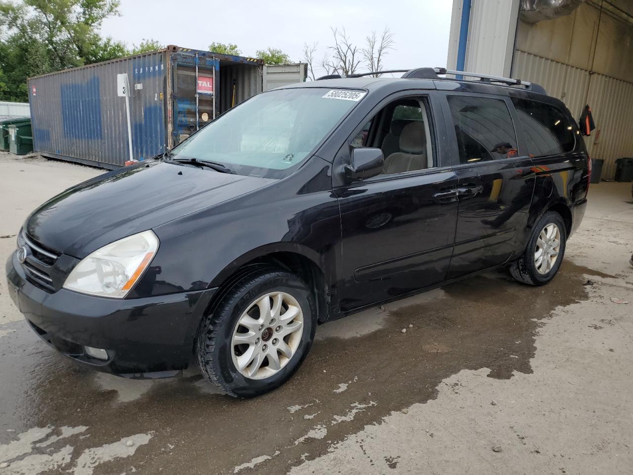 2008 Kia Sedona Ex იყიდება Franklin-ში, WI - Burn