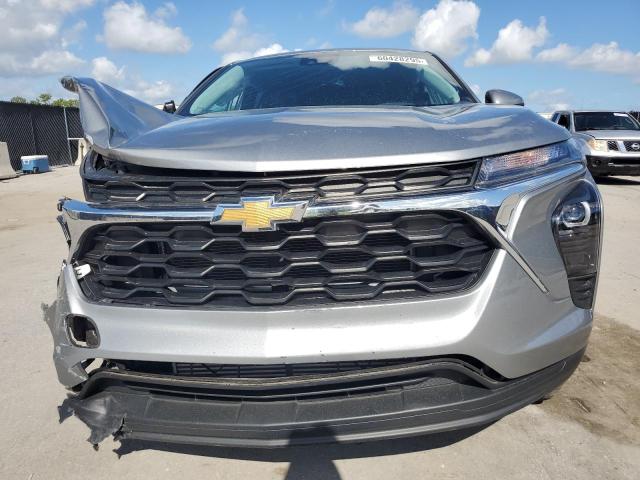  CHEVROLET TRAX 2024 Srebrny