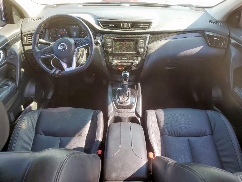 NISSAN ROGUE 2021 Красный
