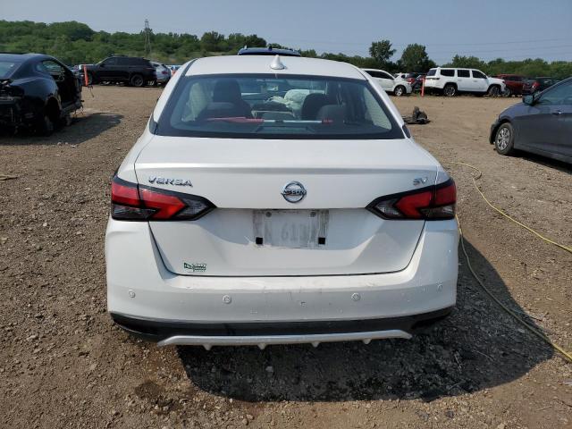 NISSAN VERSA 2021 Бежевый