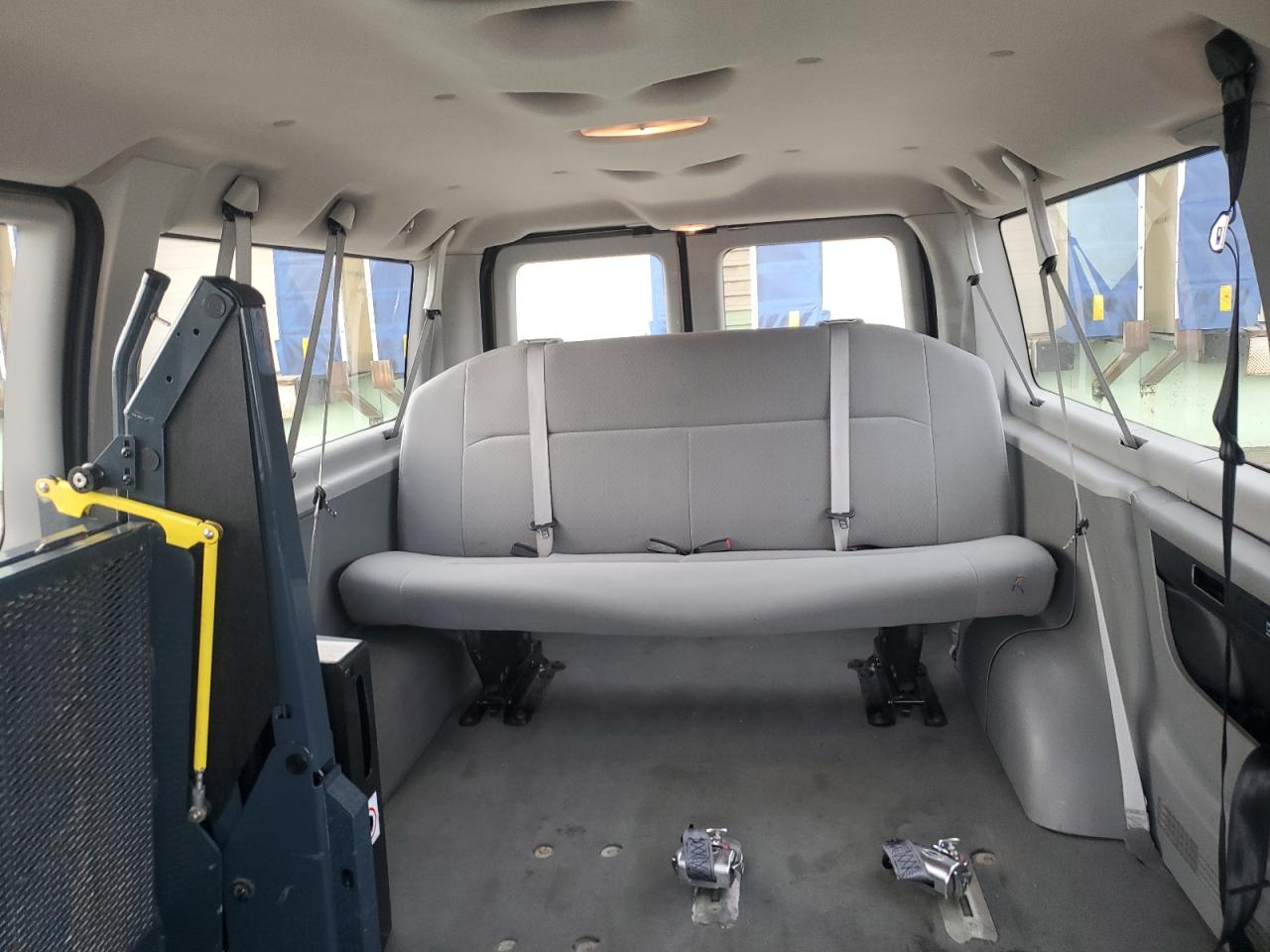 2008 Ford Econoline E350 Super Duty Wagon VIN: 1FBNE31L58DB20306 Lot: 62041015