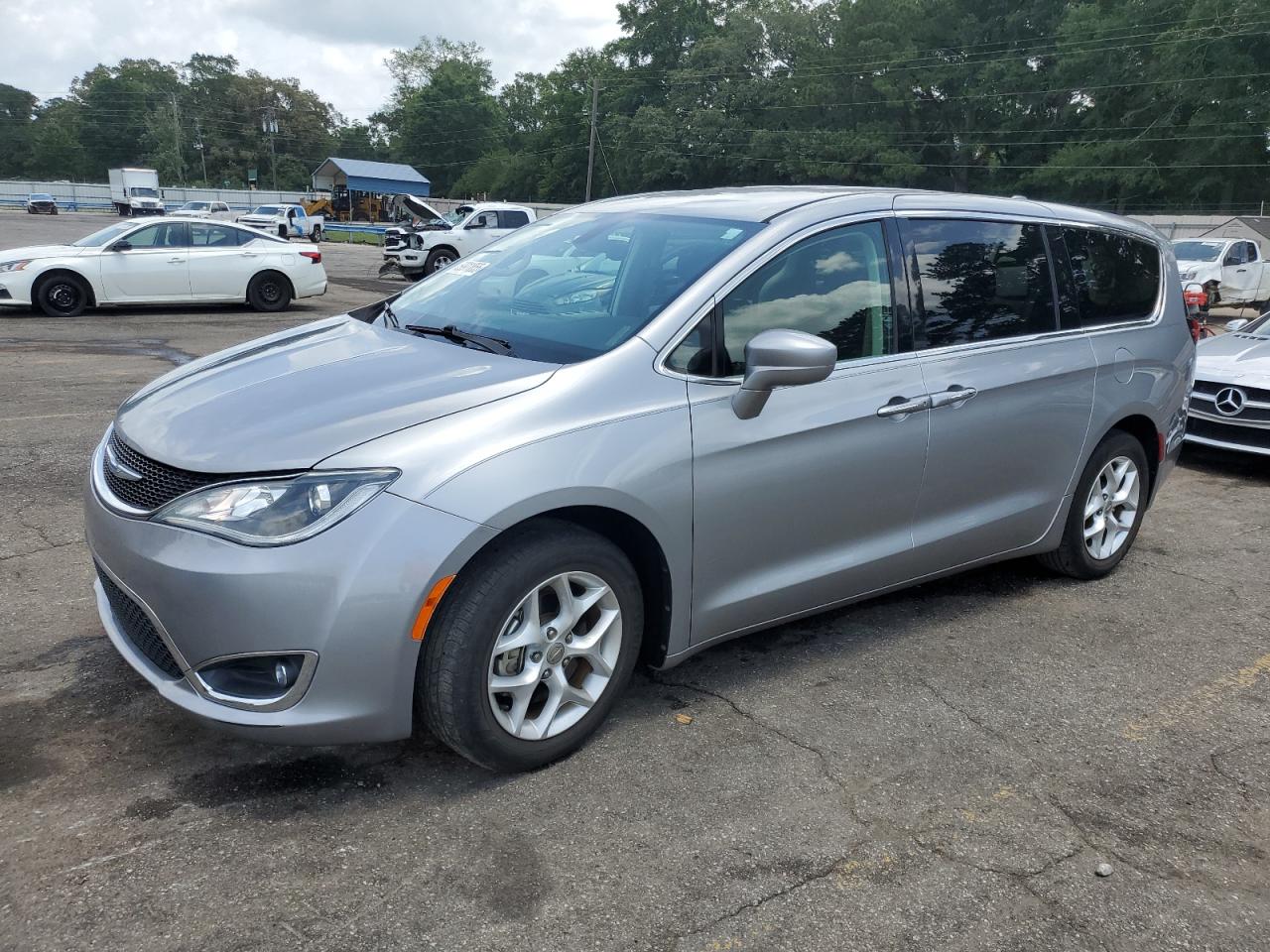 2018 Chrysler Pacifica Touring Plus na sprzedaż w Eight Mile, AL - Side