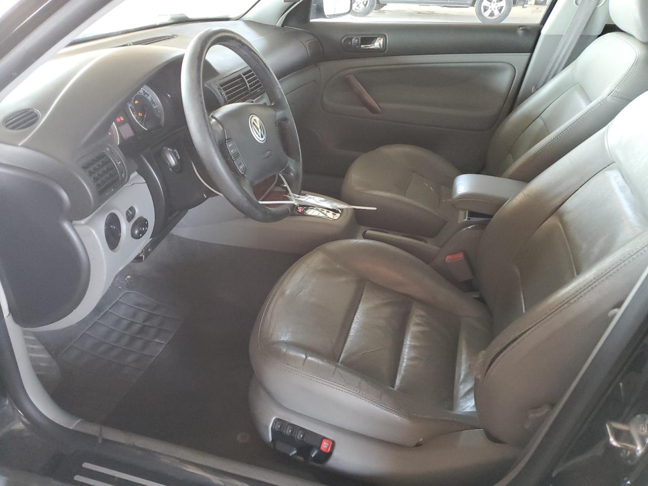 2002 Volkswagen Passat Glx VIN: WVWRH63B92P238729 Lot: 62514415