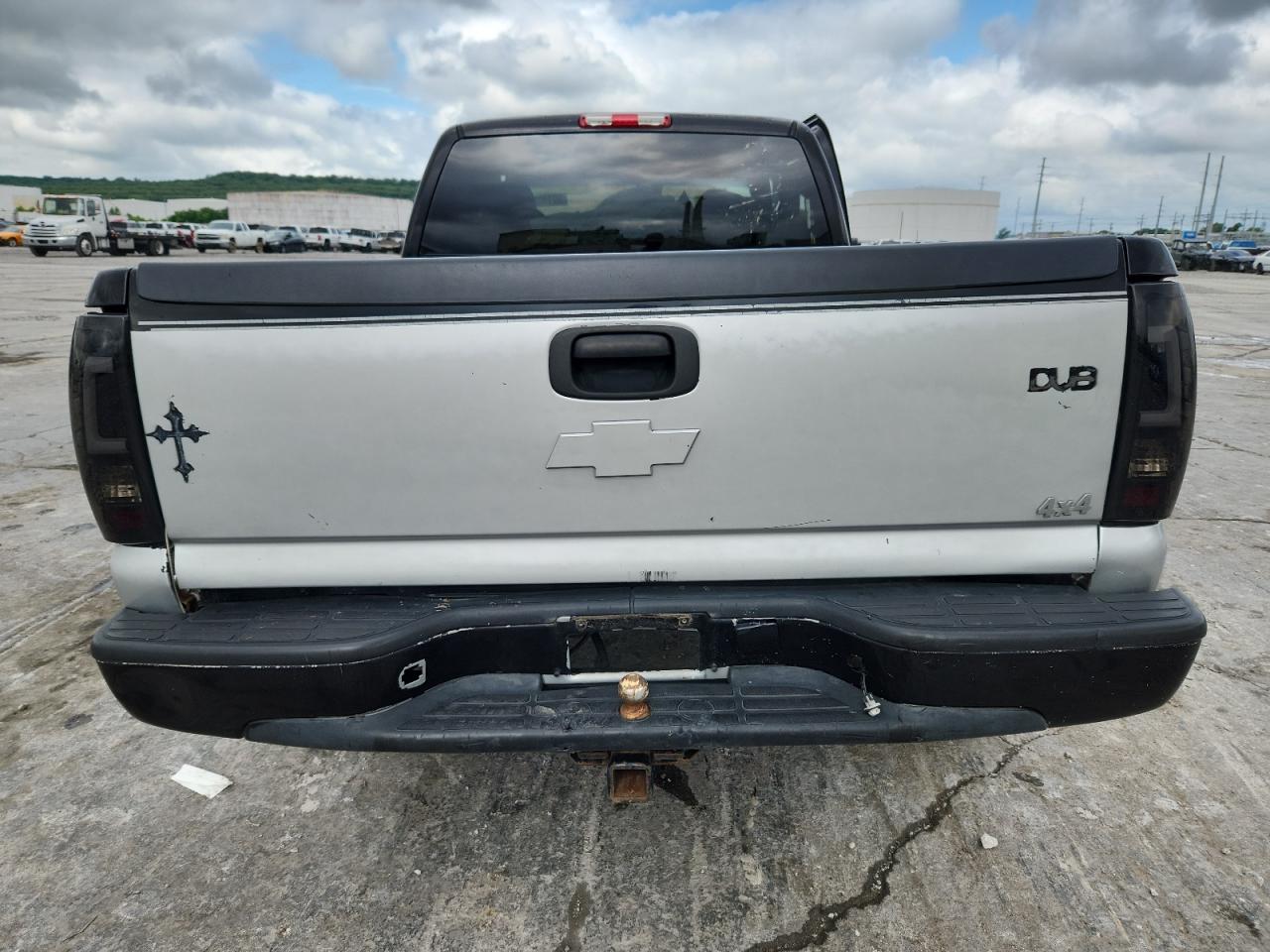 2004 Chevrolet Silverado K1500 VIN: 2GCEK19T441111261 Lot: 60140335