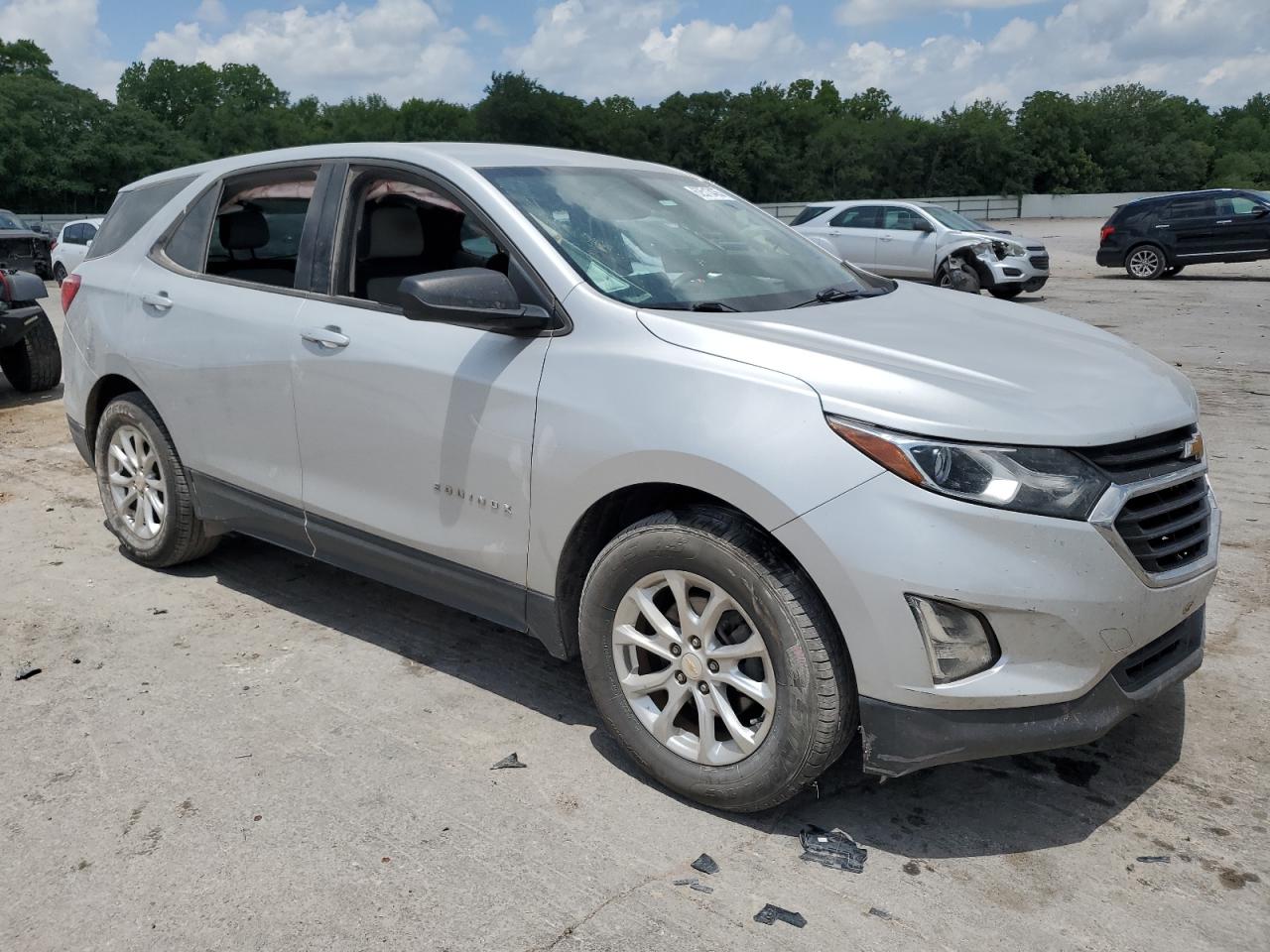 CHEVROLET EQUINOX 2018 VIN 2GNAXHEV7J6275061 фото 4
