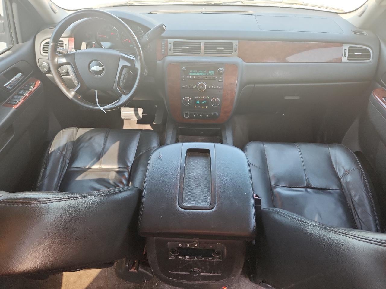 2010 Chevrolet Suburban K1500 Lt VIN: 1GNUKJE36AR135296 Lot: 60987135