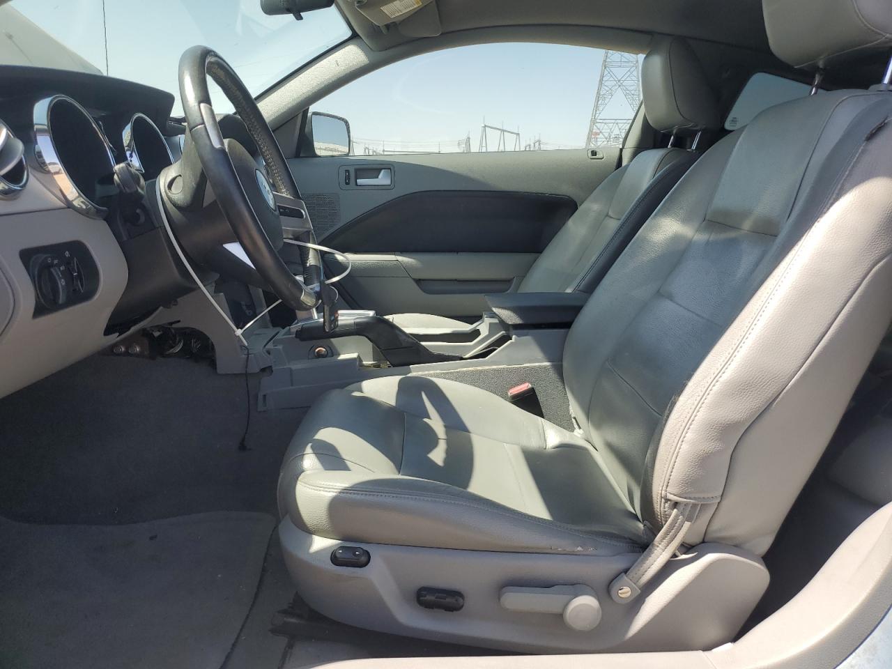 2005 Ford Mustang VIN: 1ZVHT80N255239657 Lot: 62947545