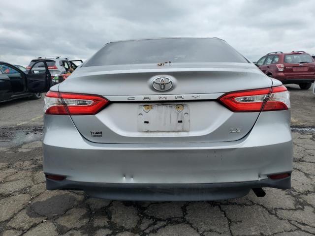  TOYOTA CAMRY 2018 Srebrny