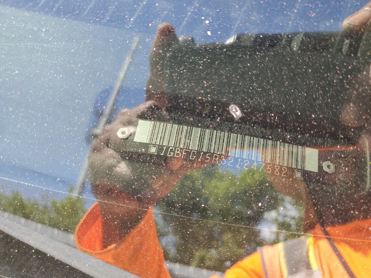 2002 Chevrolet Express G1500 VIN: 1GBFG15R321247582 Lot: 62921435