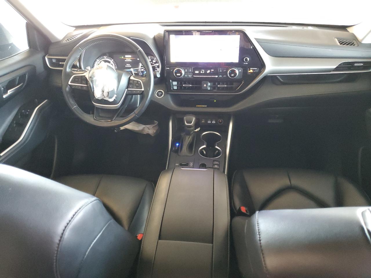 TOYOTA HIGHLANDER 2023 VIN 5TDKBRCH3PS588301 zdjęcie 8