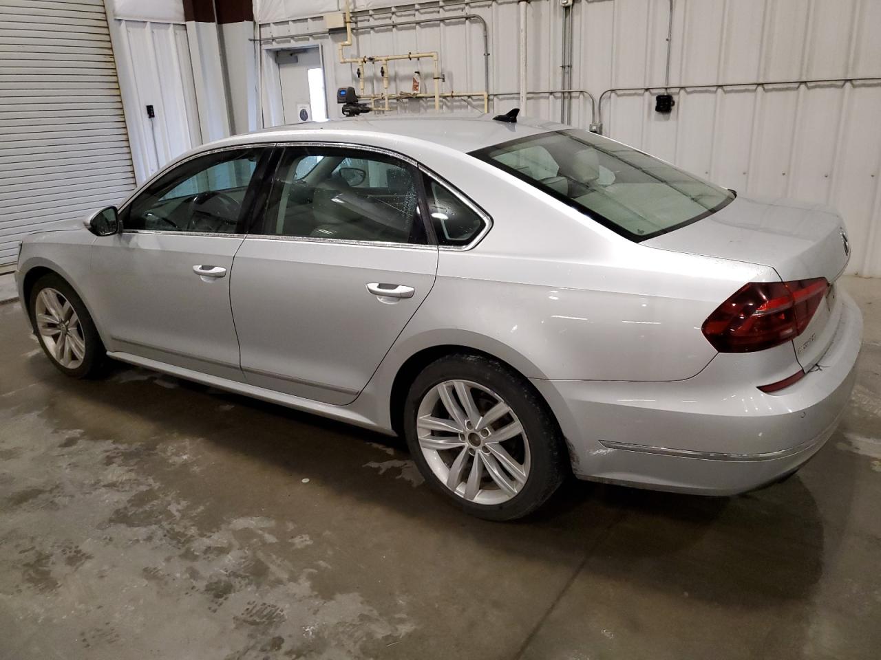 VOLKSWAGEN PASSAT 2017 VIN 1VWGT7A39HC039300 zdjęcie 2