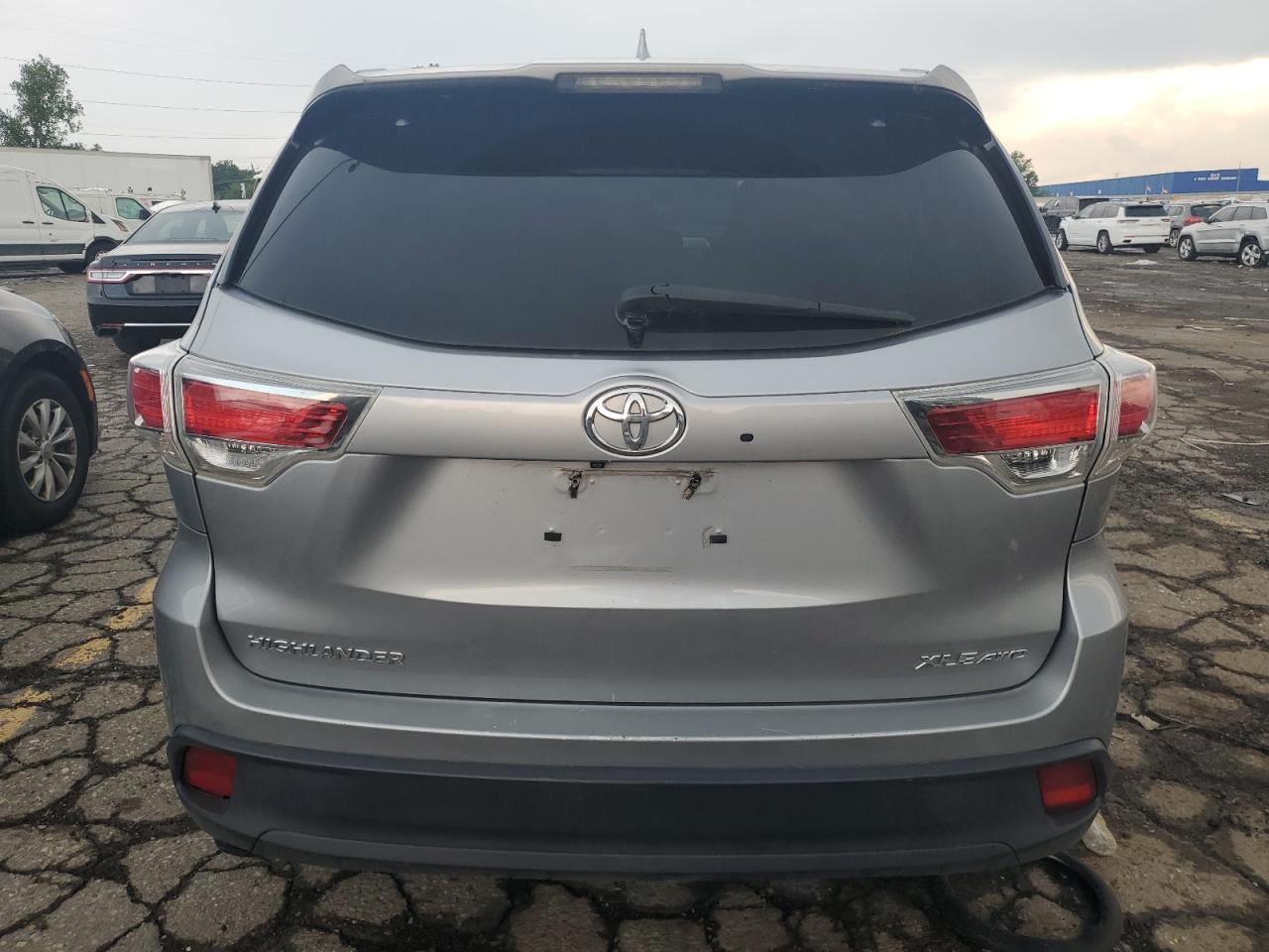 TOYOTA HIGHLANDER 2015 VIN 5TDJKRFH3FS146981 фото 6