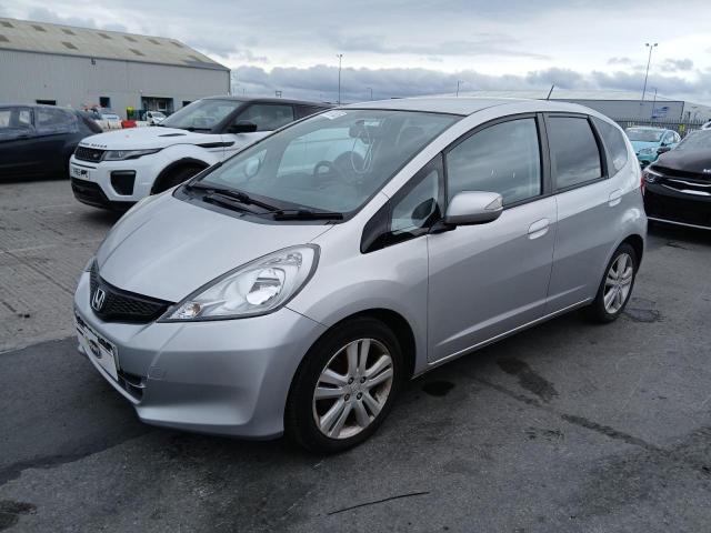 HONDA JAZZ ES + 2013