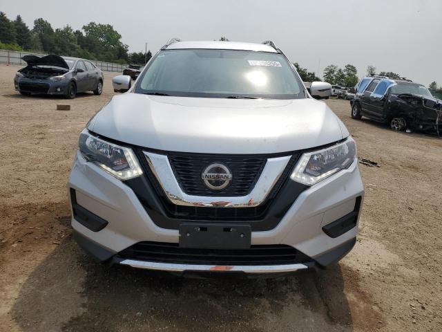  NISSAN ROGUE 2018 Srebrny