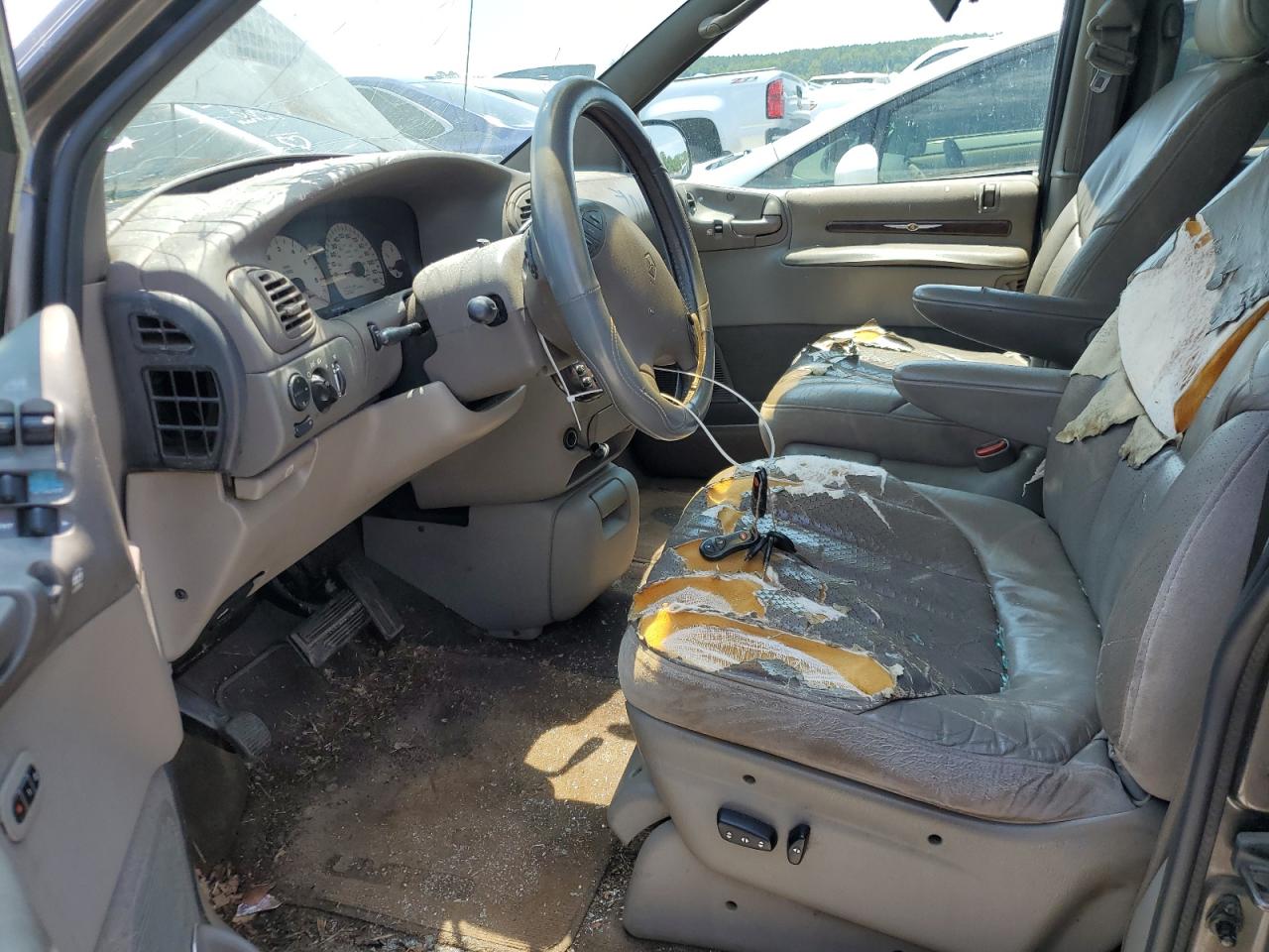 1999 Chrysler Town & Country Limited VIN: 1C4GP64L5XB594259 Lot: 61962315