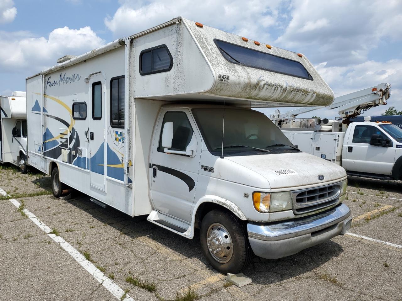 2001 Ford Econoline E450 Super Duty Cutaway Van продається в Woodhaven, MI - Minor Dent/Scratches