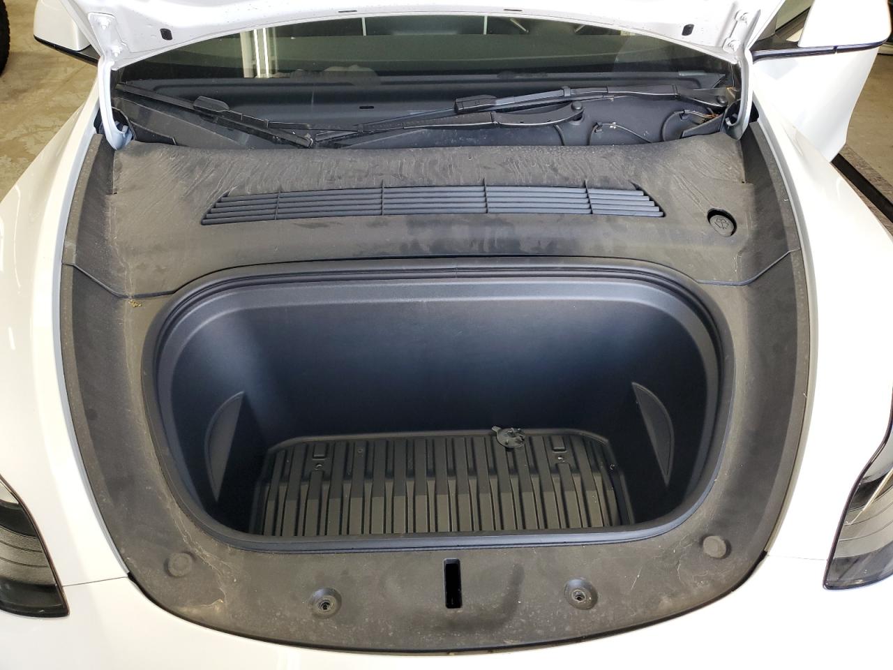 TESLA MODEL Y 2024 VIN 7SAYGDEDXRF210303 фото 12