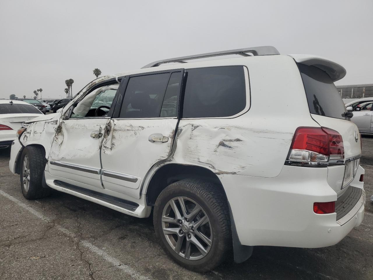 LEXUS LX570 2013 VIN JTJHY7AX9D4114946 zdjęcie 2