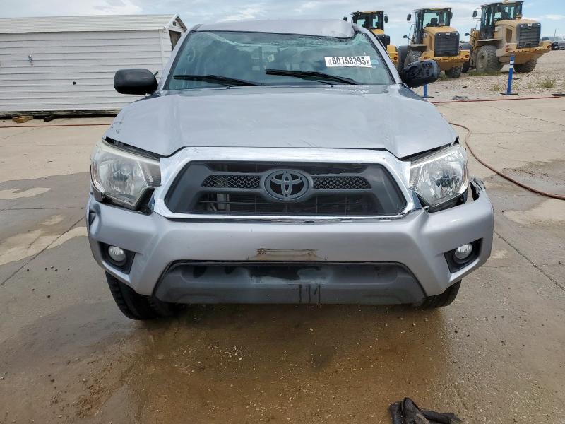  TOYOTA TACOMA 2015 Сріблястий