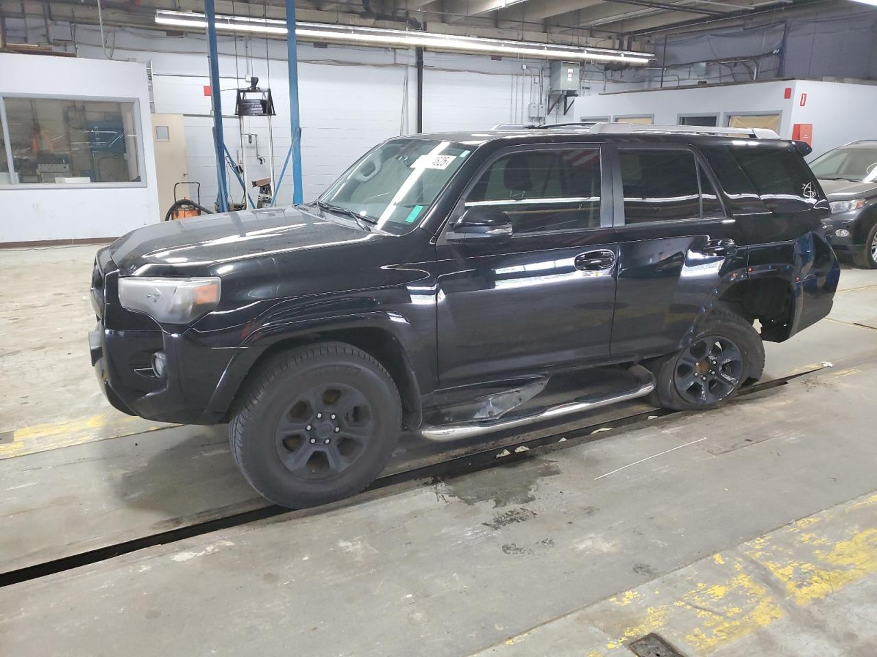 2014 Toyota 4Runner Sr5 for Sale in Wheeling, IL - Rear End