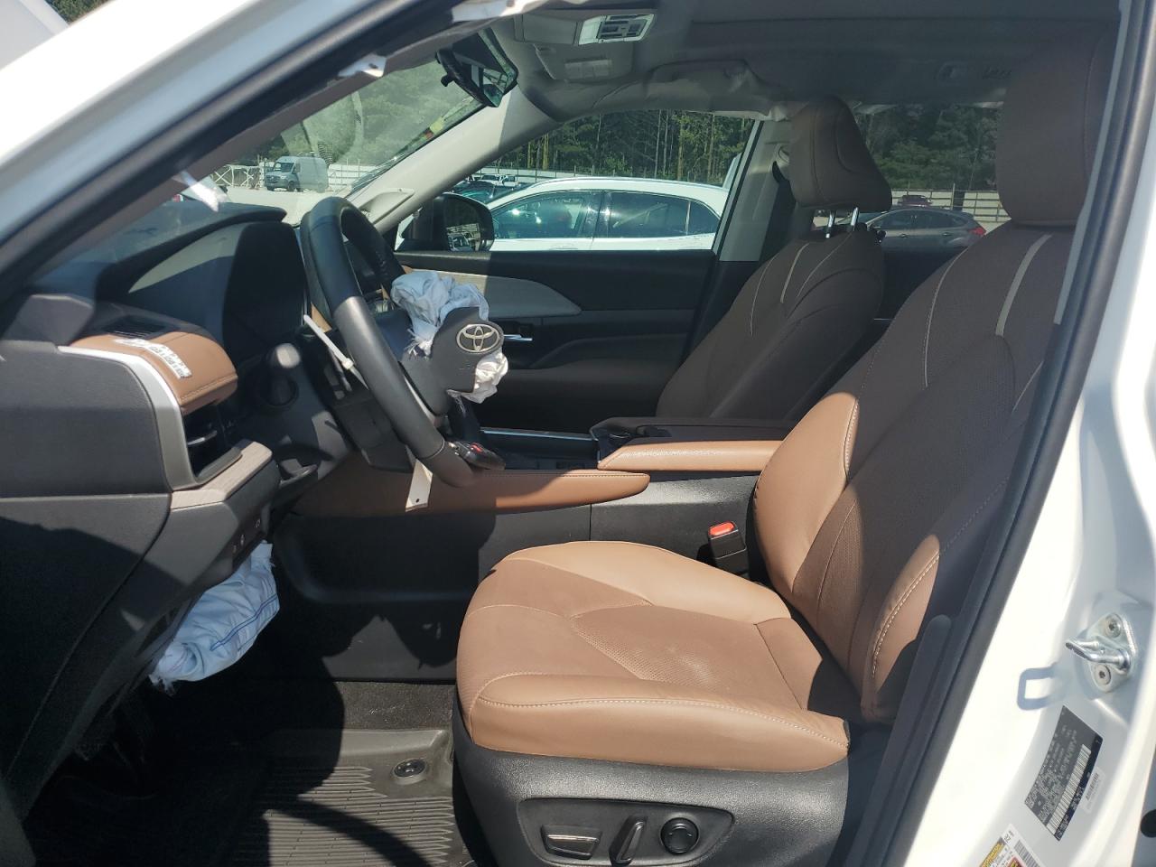 2024 Toyota Grand Highlander Xle VIN: 5TDAAAB54RS054542 Lot: 62025645