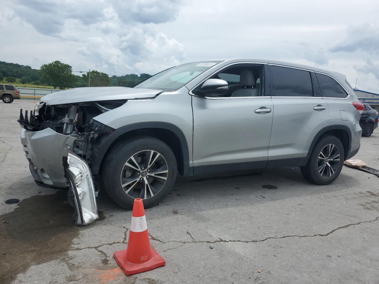 2019 Toyota Highlander Le for Sale in Lebanon, TN - Front End