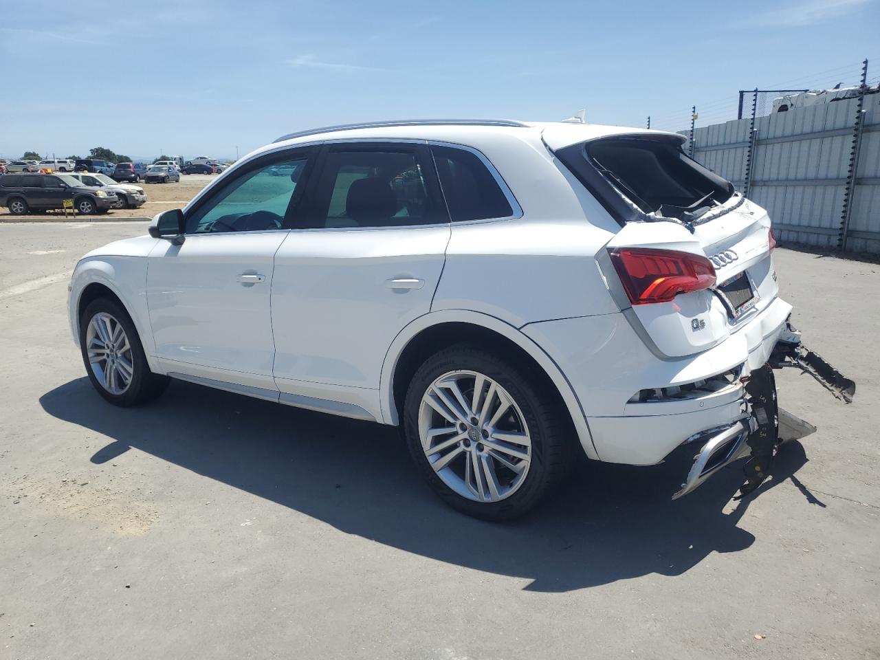 AUDI Q5 2018 VIN WA1BNAFY9J2242136 zdjęcie 2
