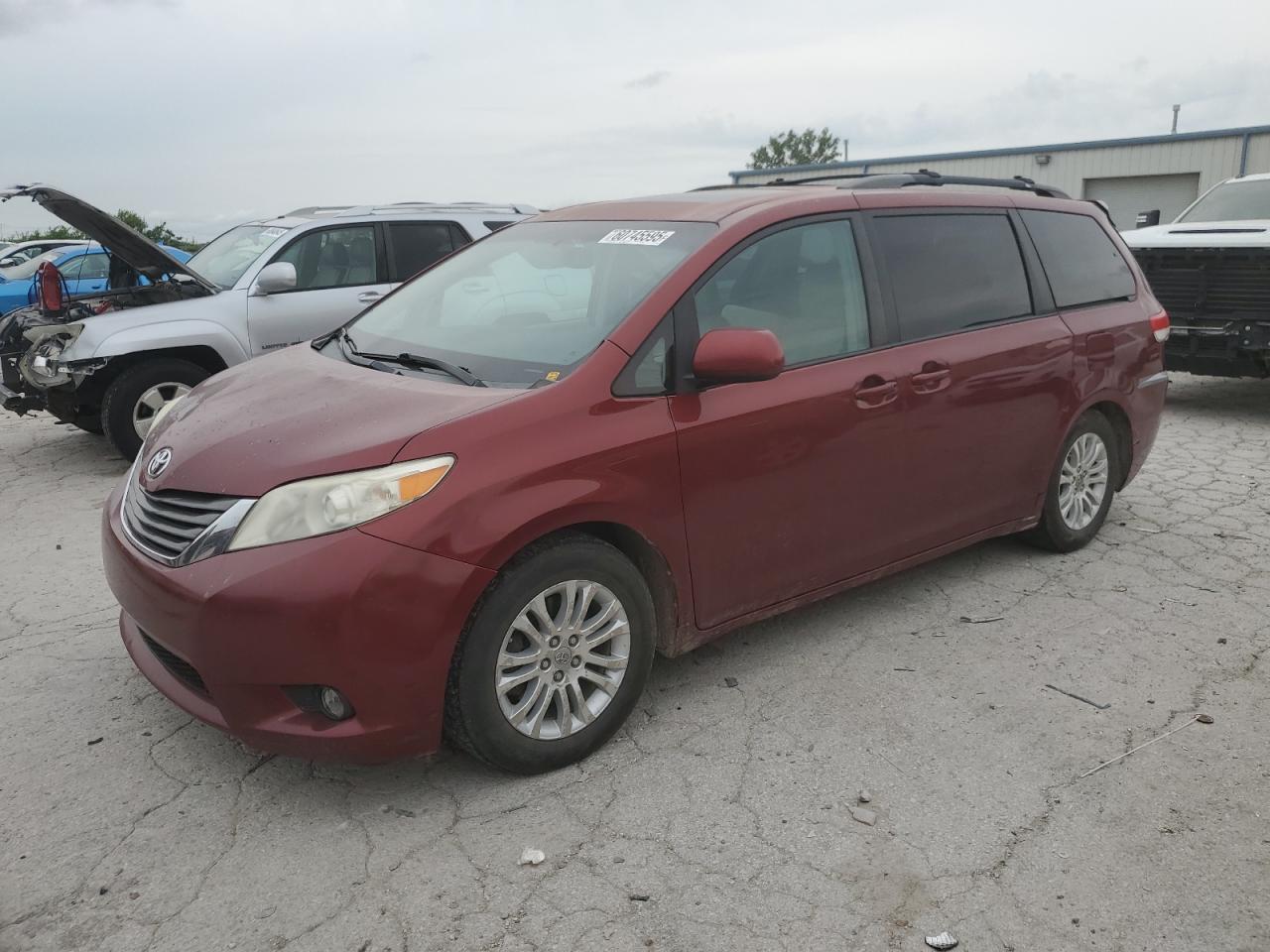 2011 Toyota Sienna Xle იყიდება Kansas City-ში, KS - Rear End