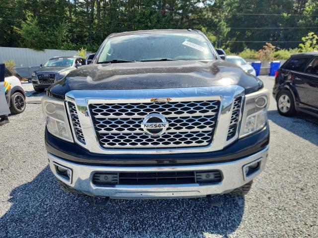  NISSAN TITAN 2017 Czarny