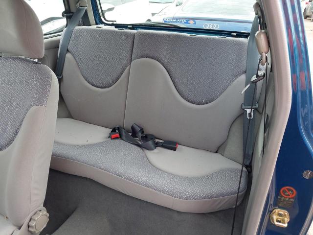 2001 NISSAN MICRA SE 1